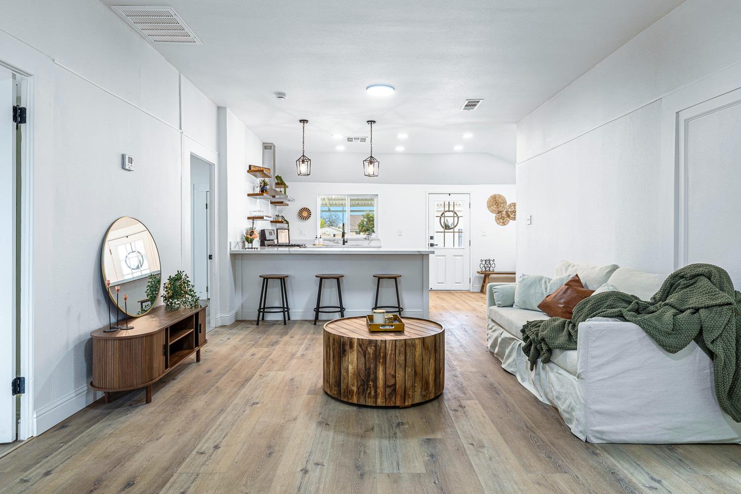 683 E Polk St, Coalinga, CA 93210