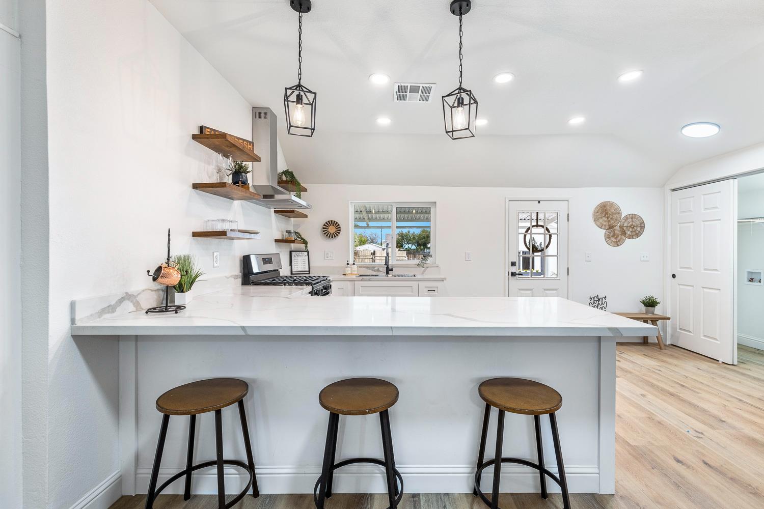 683 E Polk St, Coalinga, CA 93210