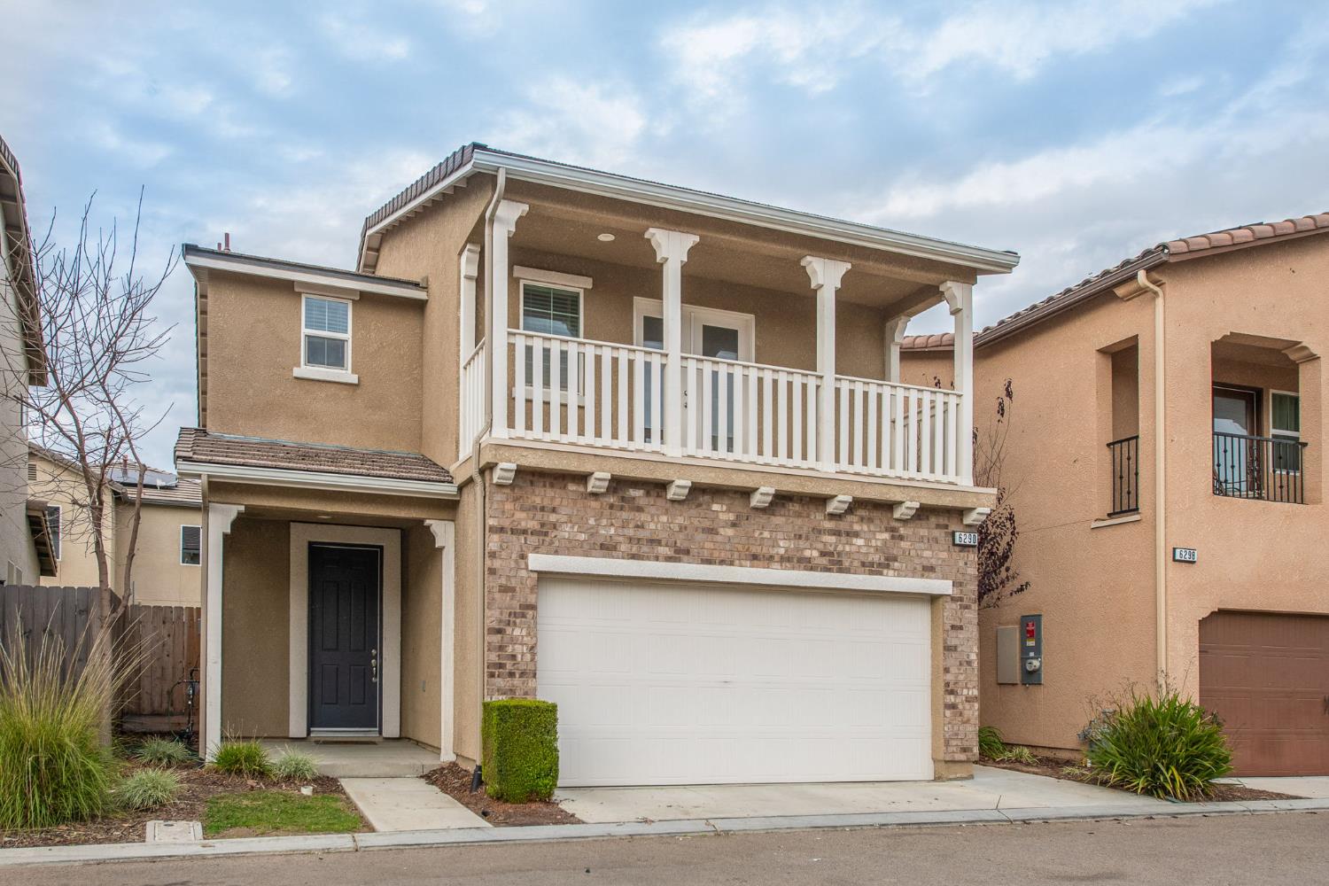 6290 E Creek View Ln