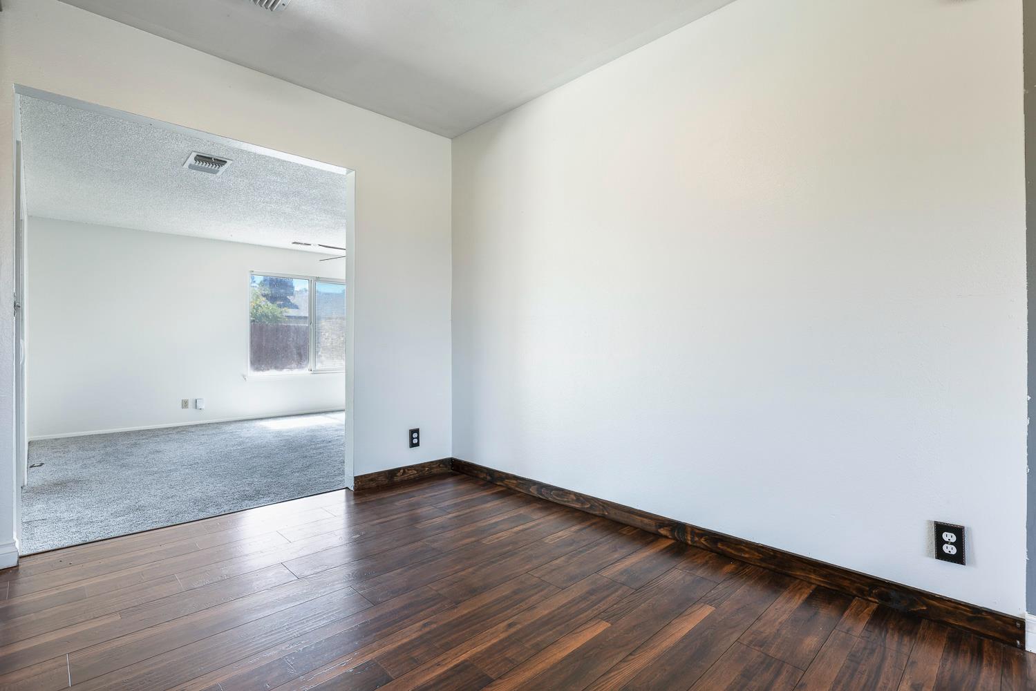 125 E Deodar Ln, Lemoore, CA 93245