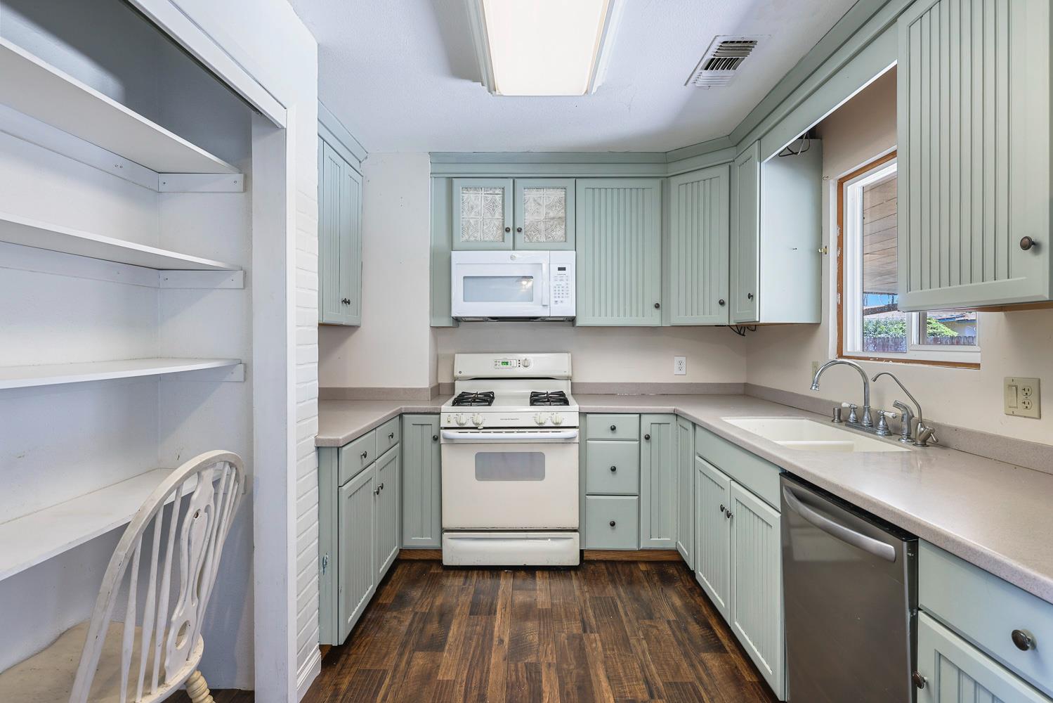 125 E Deodar Ln, Lemoore, CA 93245