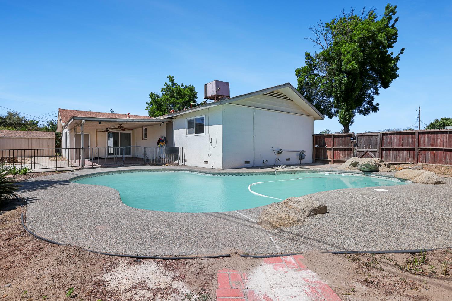 125 E Deodar Ln, Lemoore, CA 93245