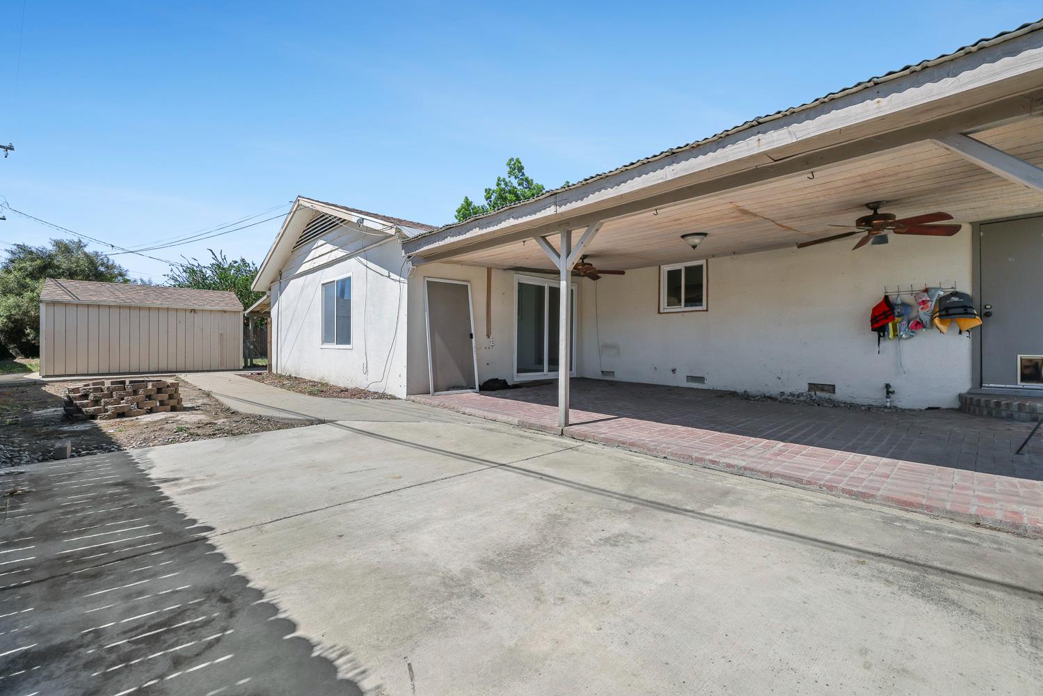 125 E Deodar Ln, Lemoore, CA 93245
