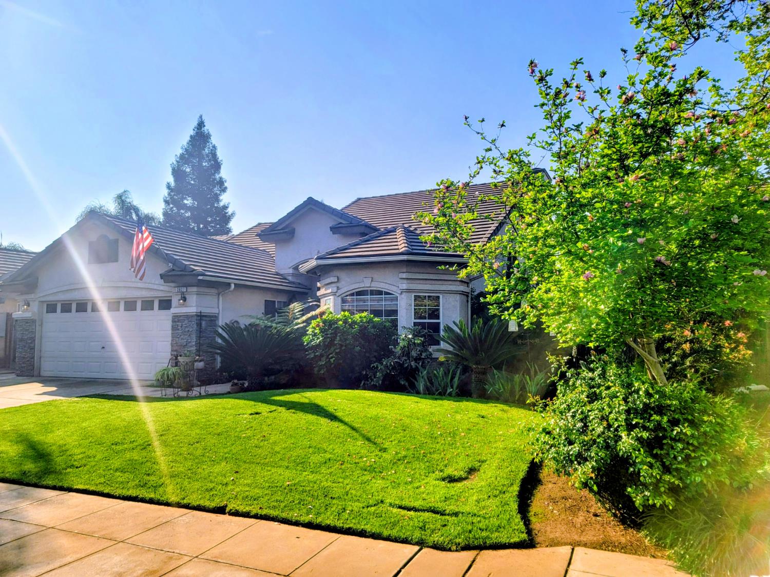 2827 E Shea
