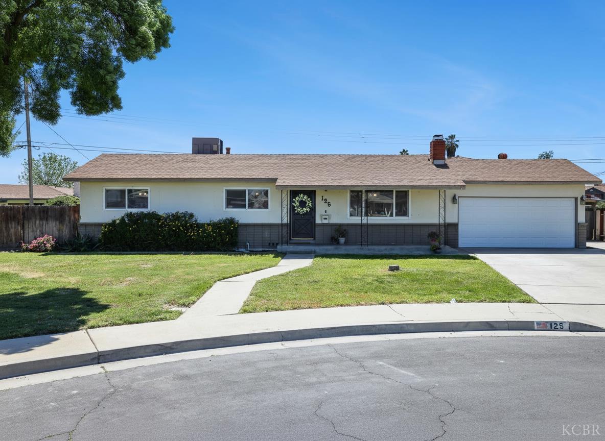 125 E Deodar Ln, Lemoore, CA 93245
