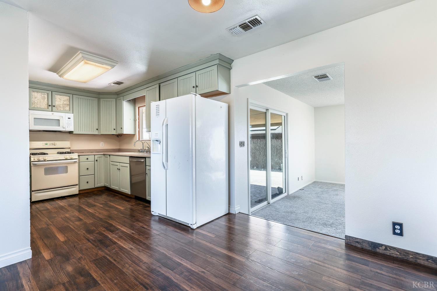 125 E Deodar Ln, Lemoore, CA 93245