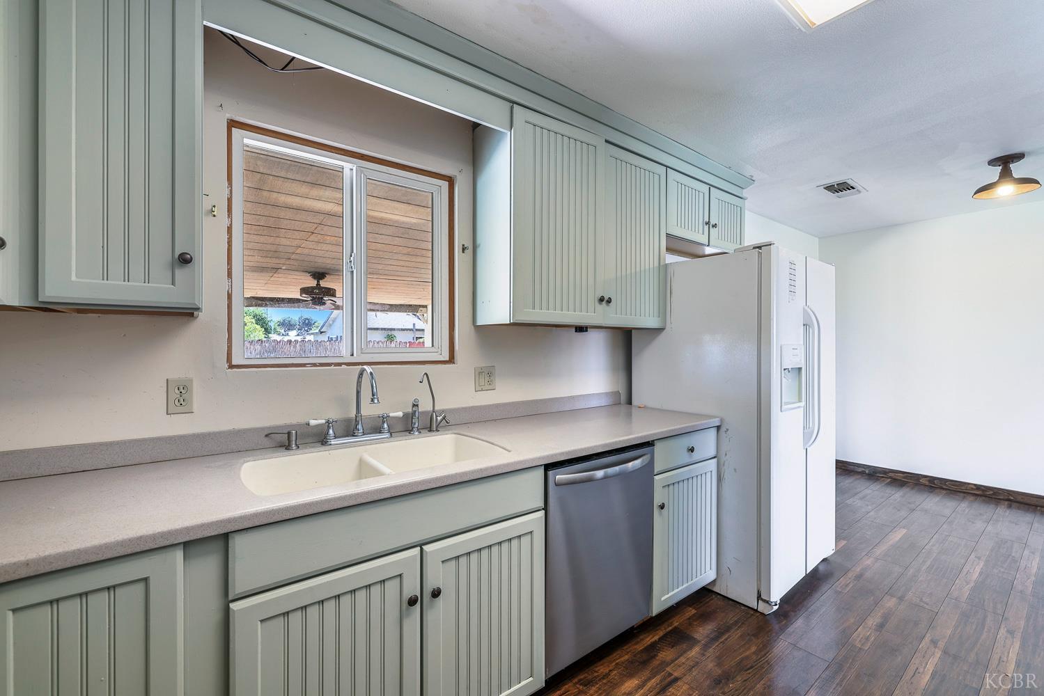 125 E Deodar Ln, Lemoore, CA 93245