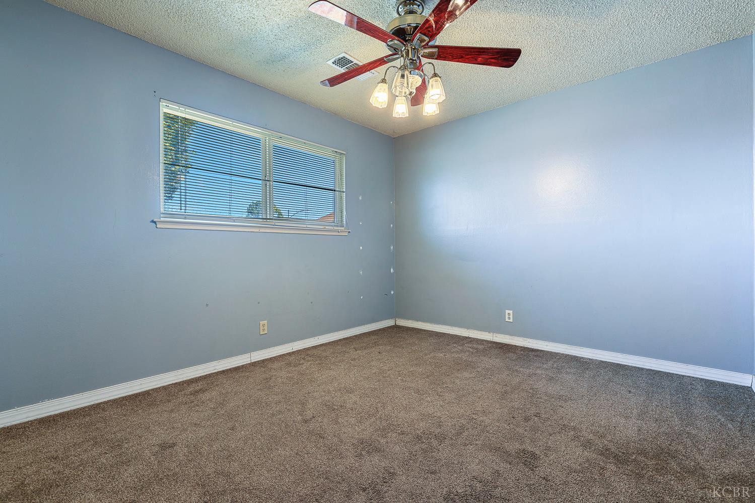 125 E Deodar Ln, Lemoore, CA 93245